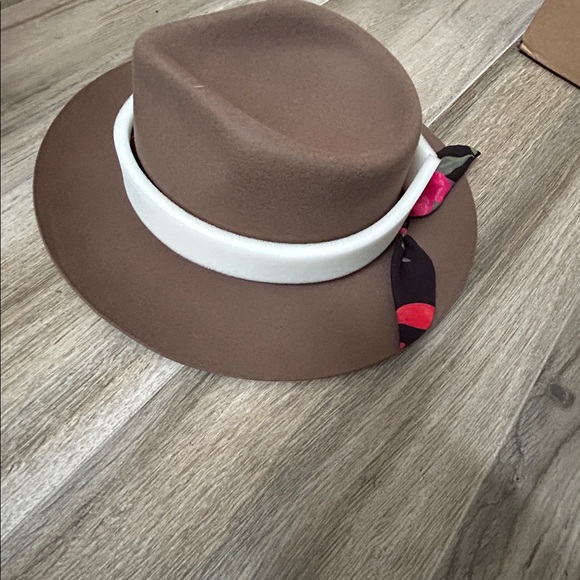 Wyeth & Frida Kahlo collab mocha color with Pink Floral Scarf size adjustable - Picture 6 of 9